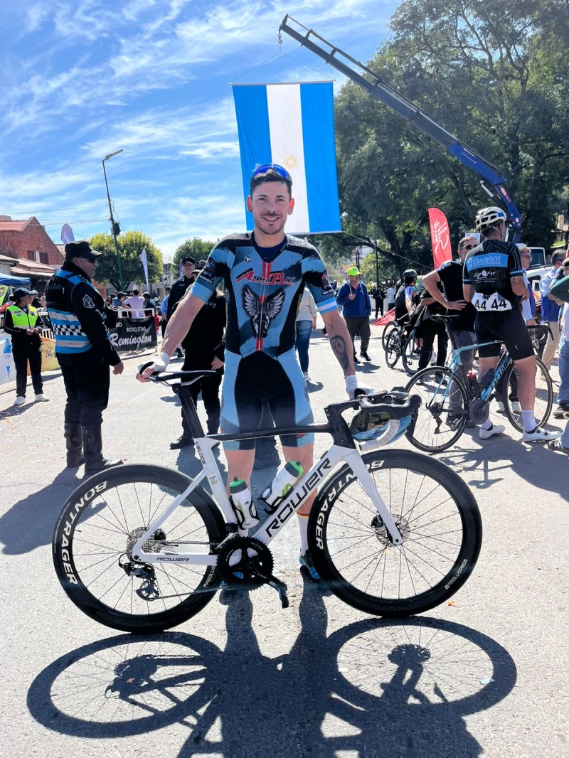 Cedeir gan� la Cl�sica 1� de Mayo con el equipo Aspen Bici